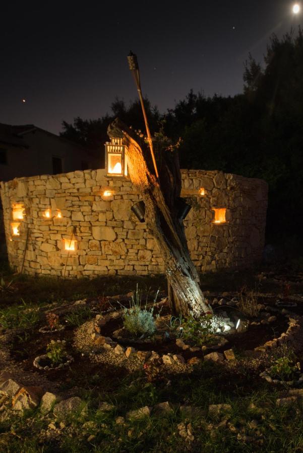 ホテル Il Giardino Degli Ulivi ロヴィニ エクステリア 写真